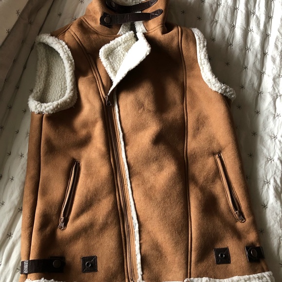 Beautiful vest - Picture 3 of 3